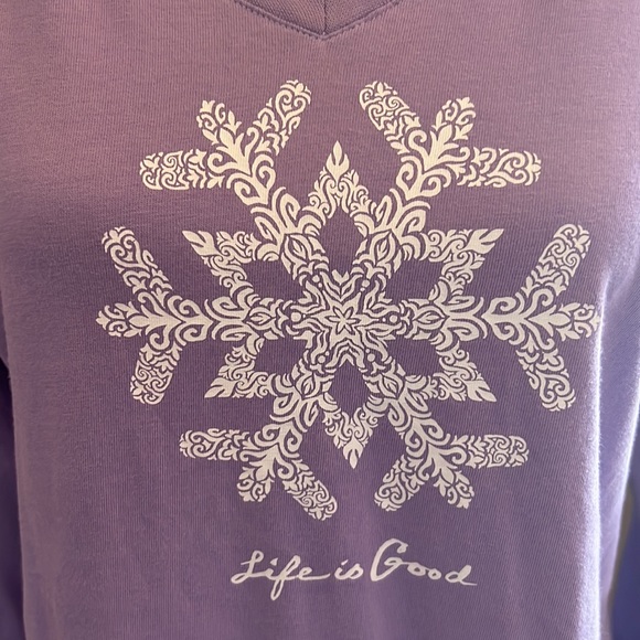 Life is good snowflake tee - Picture 2 of 6